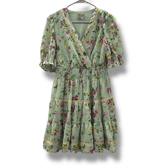Taylor Floral Tiered‎ Mini Dress Size 6 Green Puff Sleeve Spring Casual - Picture 1 of 4